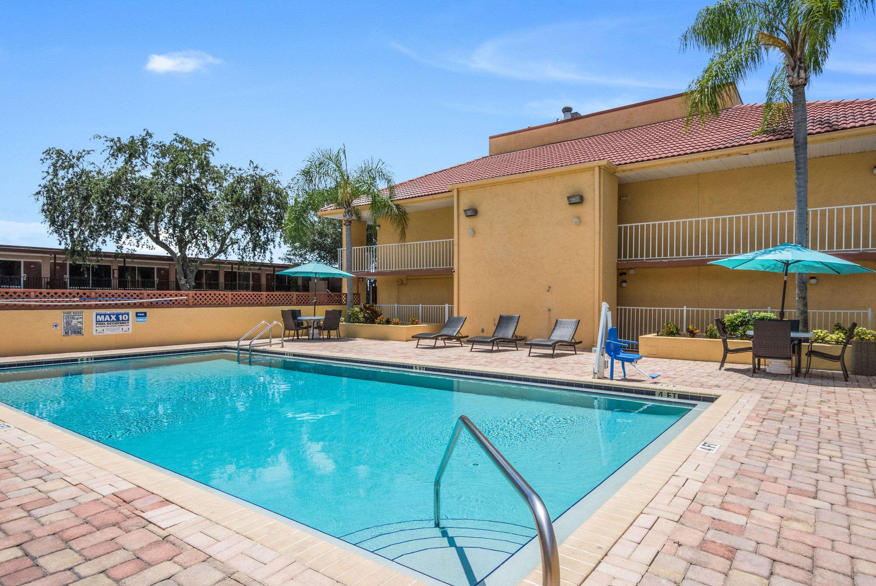 Rodeway Inn Port Richey North מראה חיצוני תמונה